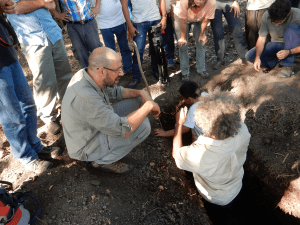 Umberto Lombardo (left) and Manuel Arroyo-Kalin (right) explain to everyone what is inside the excavation pit at the archaeological site on the forest island (photo above). Photo: C. McMichael